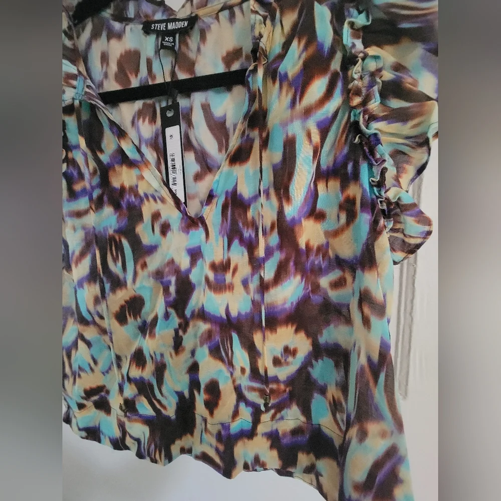 Steve Madden Multicolor Ruffle Sleeve Top - Picture 4 of 5